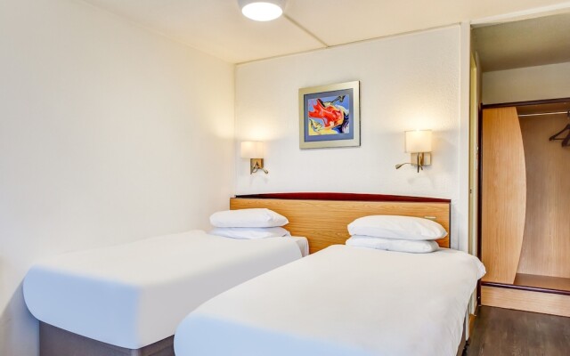 The Hotel Rafiya, Redditch