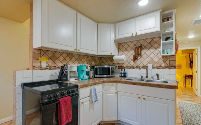 Pet-friendly Kanab Getaway w/ Patio & Grill!