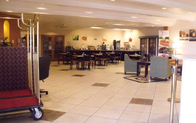 Clarion Pointe Winslow I-40