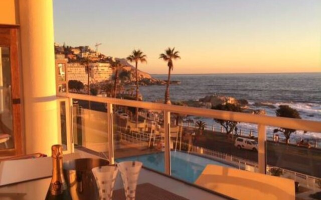 2 Bedroom Luxury Apartment in Bantry Bay