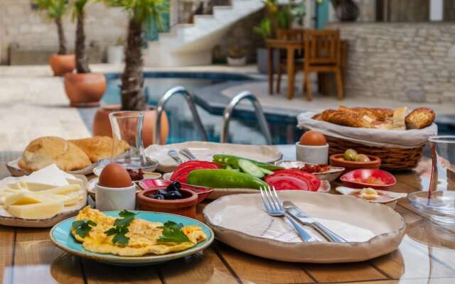 Avlu Alacati Butik Otel