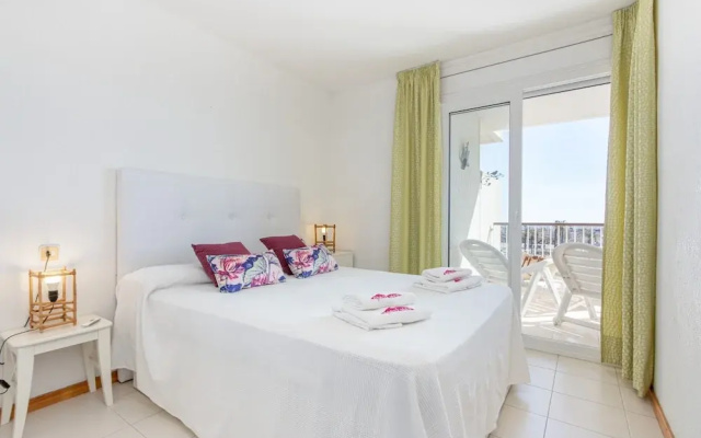 Apartment in Empuriabrava With Canal Views
