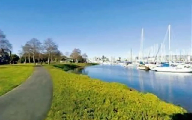 Marina Village Inn