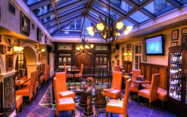 Hotel U Zlatého Stromu Prague by BHG