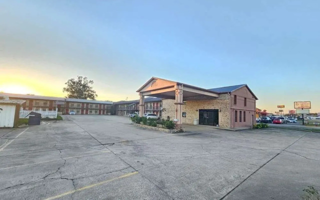 Travelodge by Wyndham Dumas Arkansas