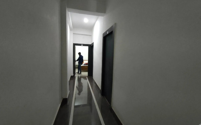 Spot On 87675 Hotel Meera Dham