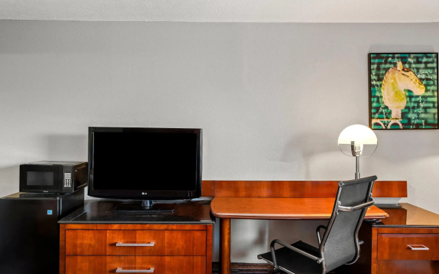 Travelodge by Wyndham Bloomington