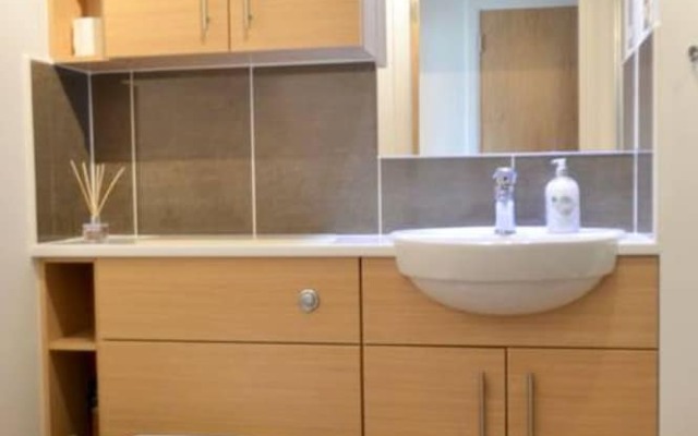 1 Bedroom Penthouse Apartment Near Murrayfield Sleeps 4