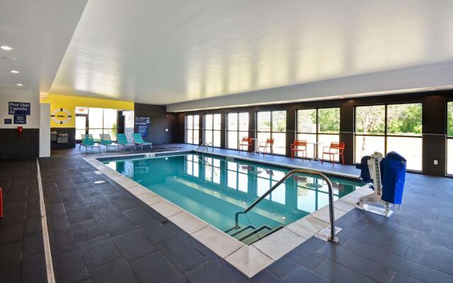 Tru by Hilton Sterling Heights Detroit