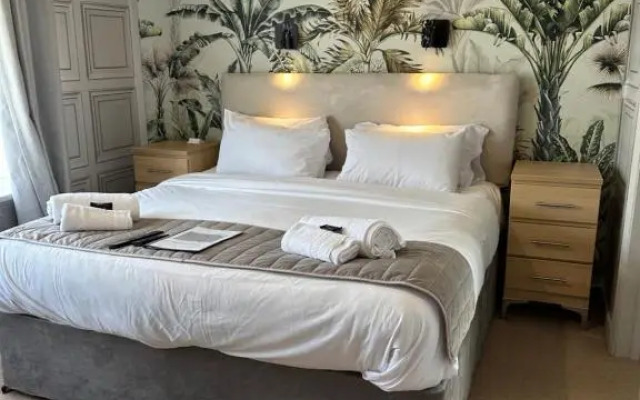 The Q Hotel