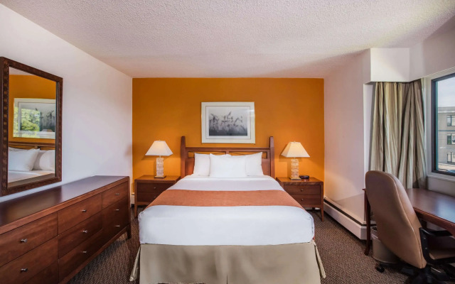 Howard Johnson Hotel by Wyndham Victoria
