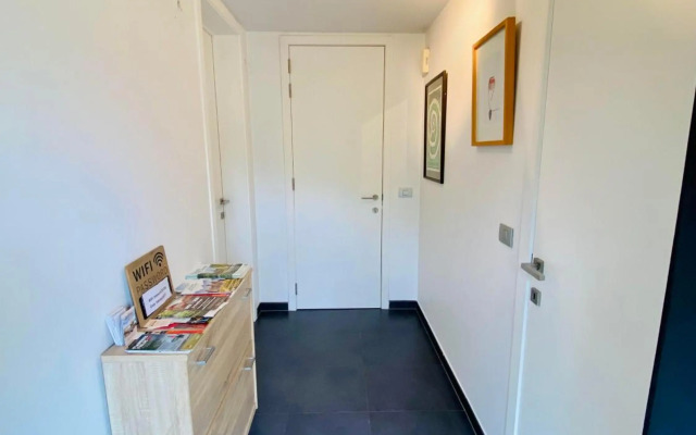 Modern Studio 4p near Bruges with Free Parking