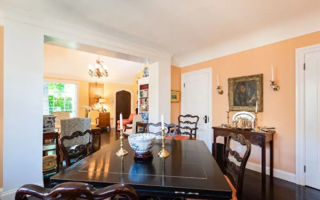 Elegant Home in the Heart of LA 2 Bedrooms 1 Bathroom Duplex