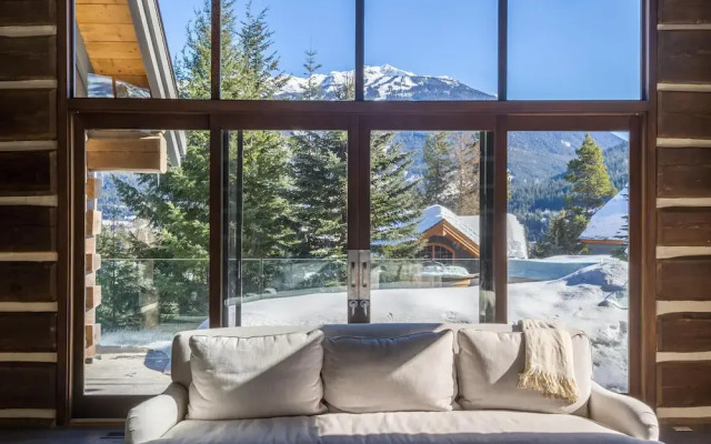 3354 Peak Drive