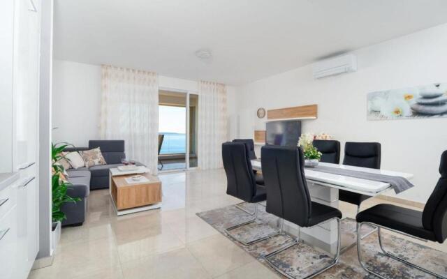 Sea view apartment EMA