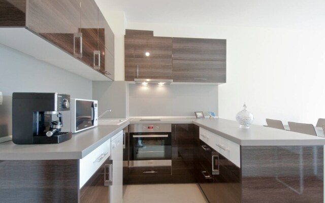 Fm Premium 1-Bdr Apartment - Banishora District