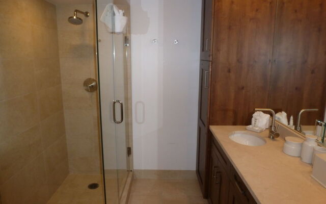 Lionshead Center Condominiums