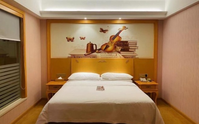 Vienna Hotel (Xinyi Jiaoyucheng River View) – Guest Rooms – Maoming