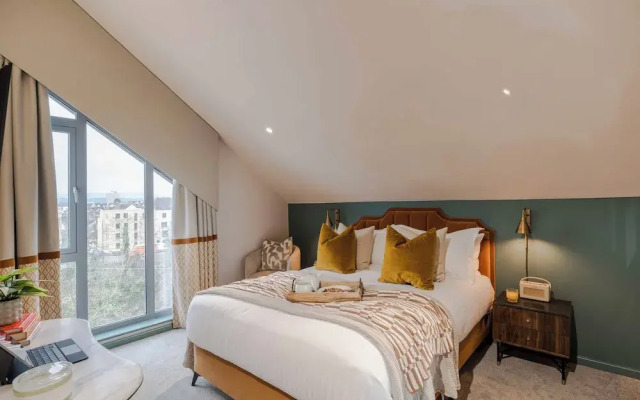 Waterside Living I Luxe Apartments