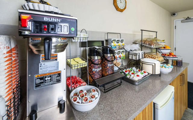 Lakeview Inns & Suites - Edson East