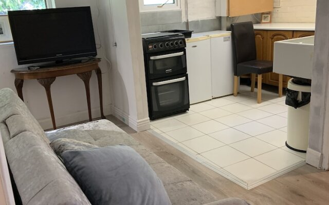 2bed Room Small Annex Furnished in High Wycombe
