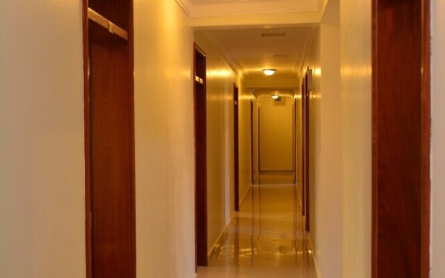 Mak-Queen Hotel