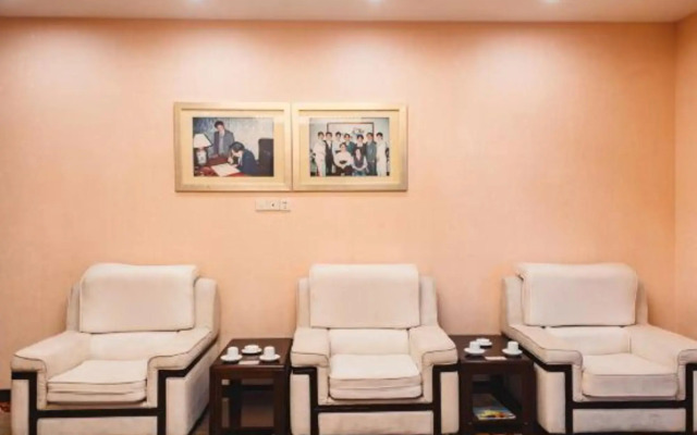 Liuzhou Hotel （South Gate）