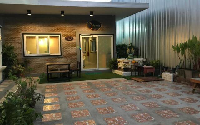 OYO 526 Baan Wararin Hostel