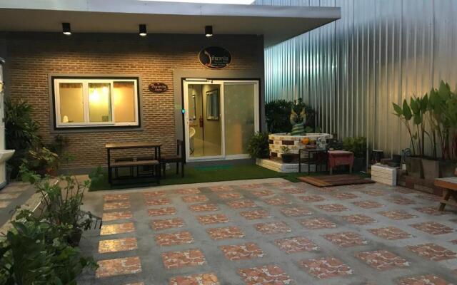 Baan Wararin Hostel by OYO Rooms