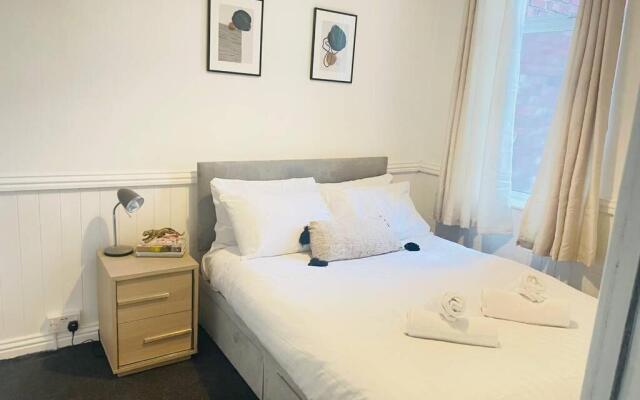 Avril Apartments by CityNest1