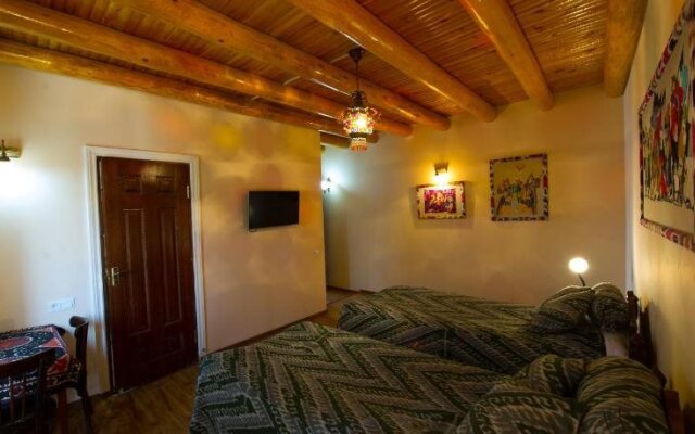 Bibi-Khanym Hotel