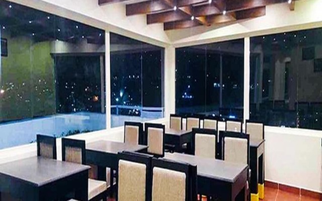 FabHotel Sholas Residency