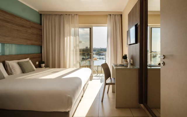 115 The Strand Hotel by NEU Collective