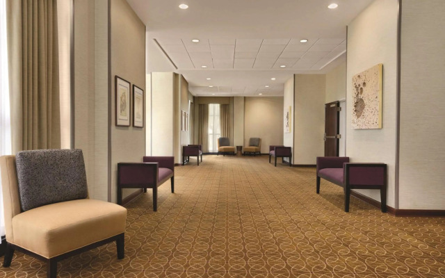 DoubleTree by Hilton Milwaukee - Brookfield