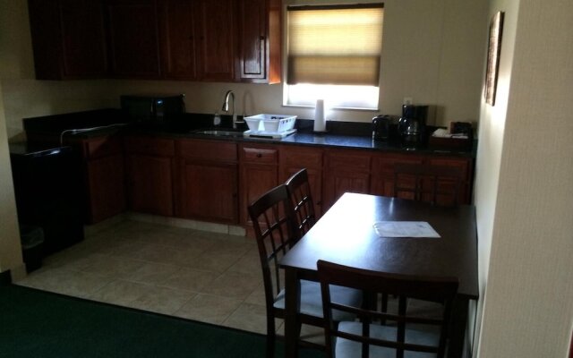 Pacer Inn And Suites Delaware