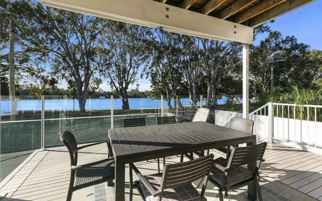 Stunning River House - 51 Hilton Esplanade