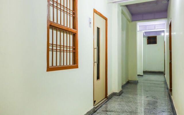 OYO 37728 Raghav Residency