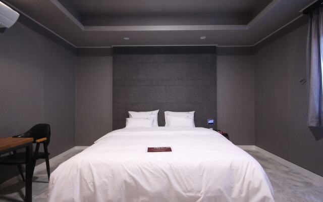 Louis Hotel
