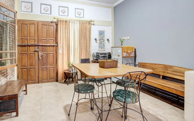 Capital O 93716 Family Guesthouse Syariah