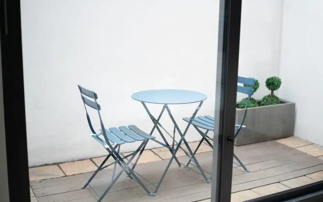 JOIVY Stylish Chelsea home w/patio.