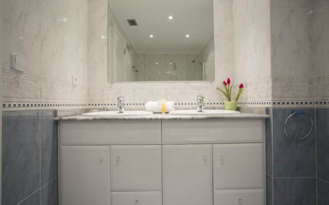 SingularStays Alameda