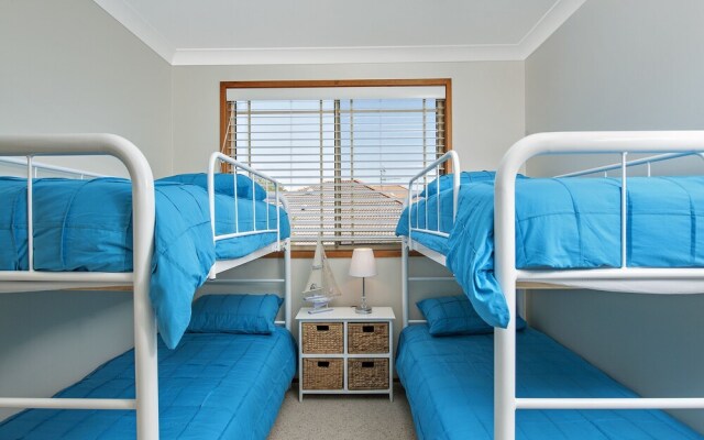 Beachcomber at Fingal Bay