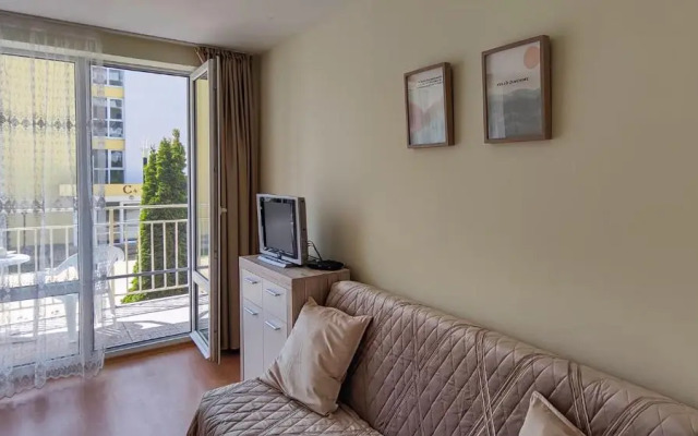Crown Fort Club Apartment