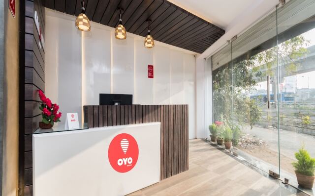 OYO 10614 Hotel Glassotel