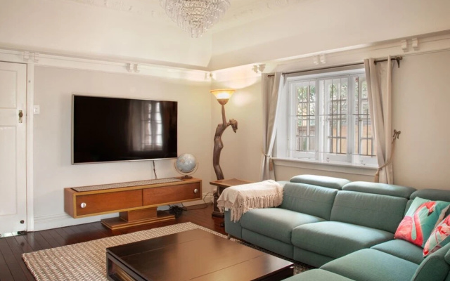 Chic 2 Bedroom Ground Floor Apartment In Trendy New Farm – Guest Rooms – Brisbane