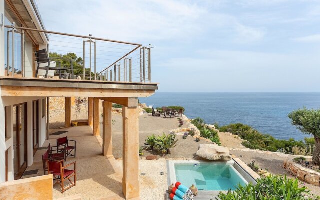 Mallorca front line property sea access