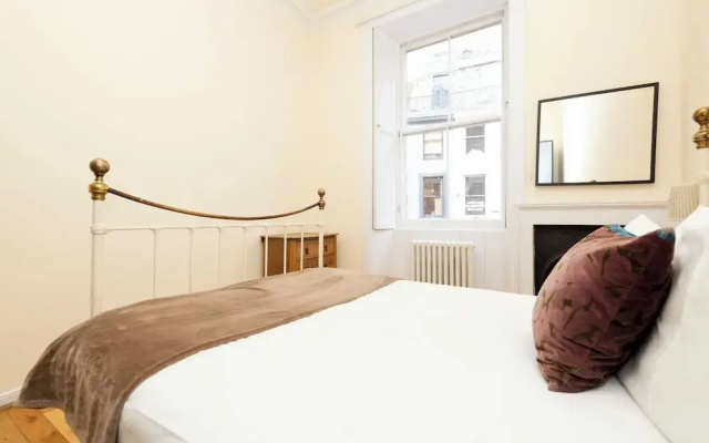 JOIVY Diagon Alley Apartment