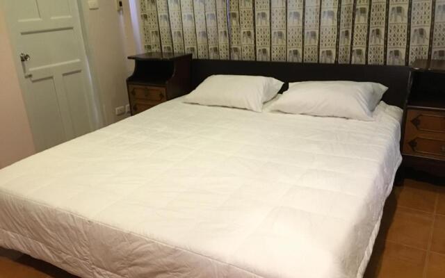 The Grand Palace Hostel