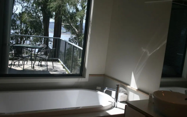 Rosevears Vineyard Retreat