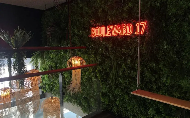 Boulevard 17